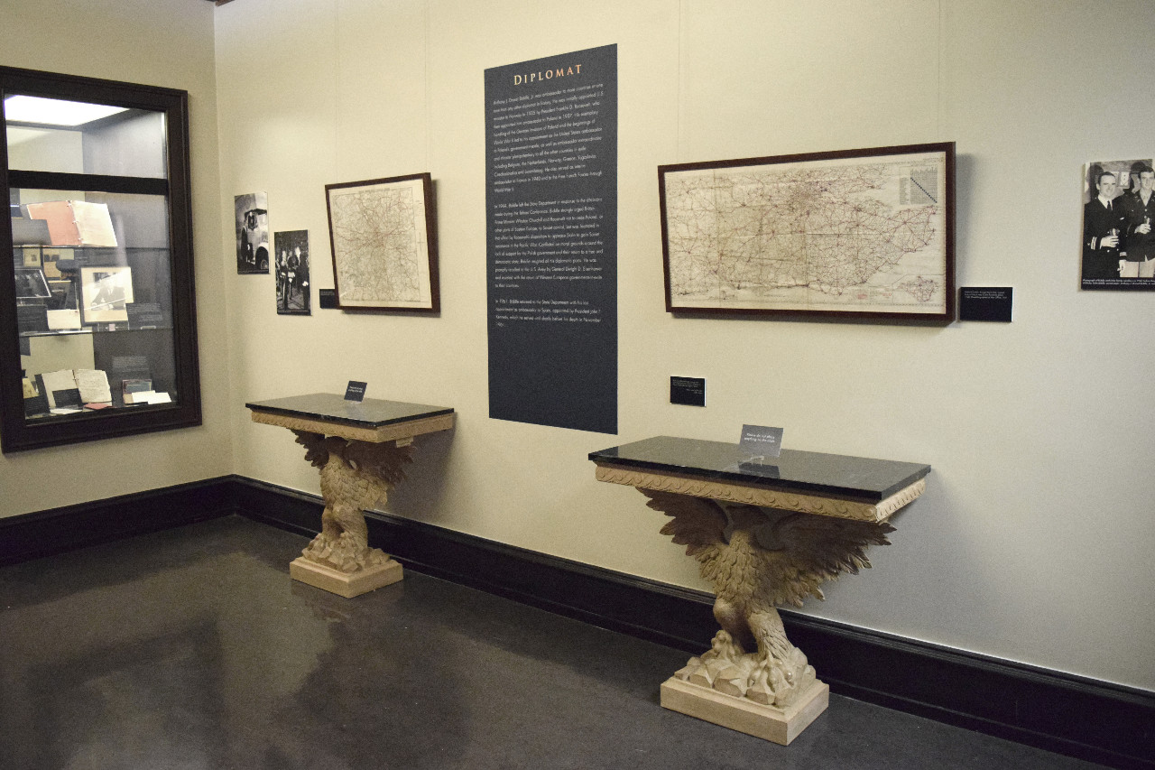 Bay 1 Biddle exhibition diplomat, embassy tables